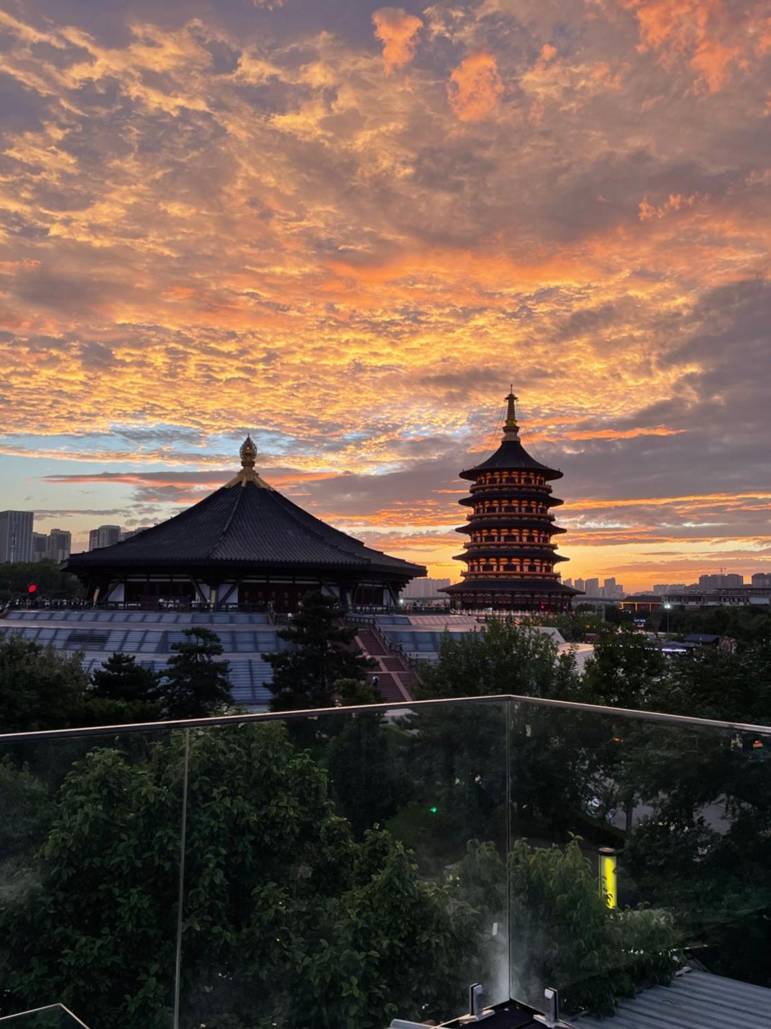 Once Artistic Inn Luoyang Лоян Екстер'єр фото